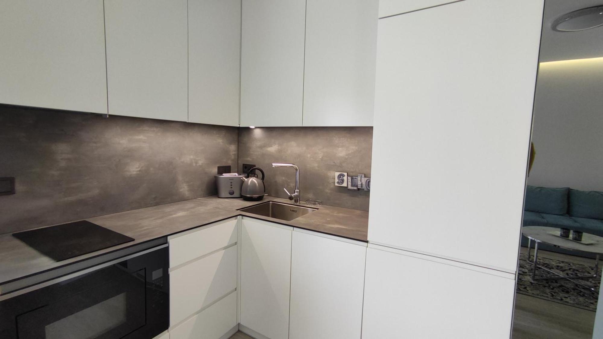New J&R Apartment Near Girstutis, Free Private Parking & Self Check-In Kaunas Bagian luar foto