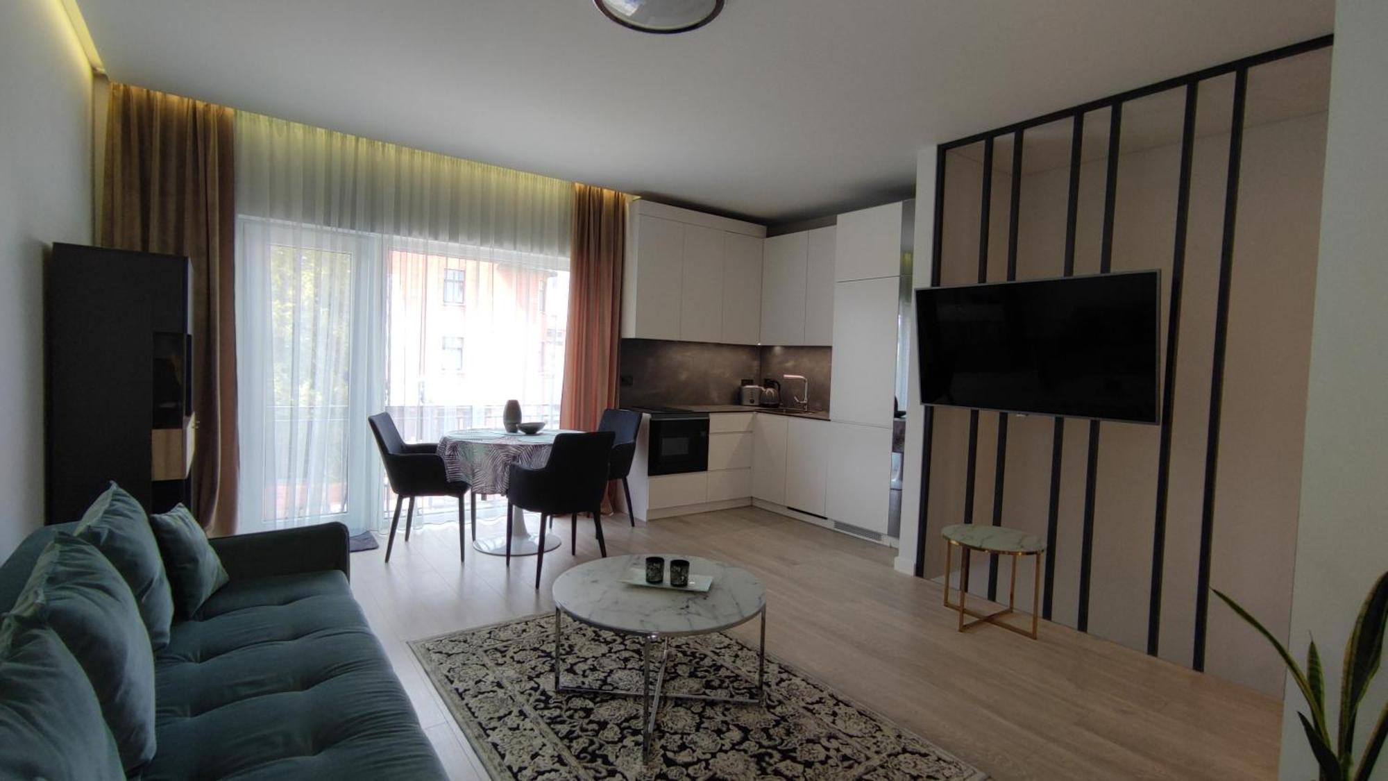 New J&R Apartment Near Girstutis, Free Private Parking & Self Check-In Kaunas Bagian luar foto