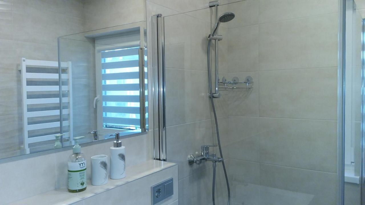 New J&R Apartment Near Girstutis, Free Private Parking & Self Check-In Kaunas Bagian luar foto